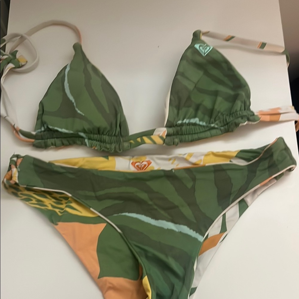 Roxy Reversible Bikini Size Small - image 1